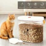 Houd je huisdierenvoer vers met een transparante opslagbox van met handvat en doseerlepel, ideaal voor honden- en kattenvoer, BPA-vrij en perfect voor buitengebruik. – 3,2 kg